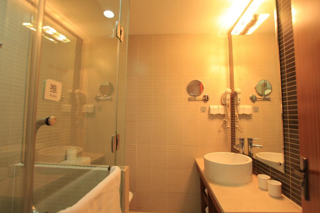 Greentree Inn Shanghai West Huaxia Road Metro Station Express Hotel エクステリア 写真